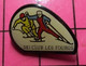 313f Pin's Pins / Beau Et Rare / THEME : SPORTS / SKI CLUB DE LES FOURGS  Département Du Doubs Dans Le Massif Du Jura - Ski Nautique