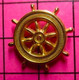 1615b Pin's Pins / Beau Et Rare / THEME : BATEAUX / METAL JAUNE BARRE - Bateaux