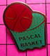 413c Pin's Pins / Beau Et Rare / THEME SPORTS / PASCAL BASKET-BALL BALLON ORANGE ET PANIER - Basketball