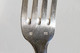 Delcampe - FOURCHETTE ET CUILLERE EN METAL ARGENTÉ - POINCONS - SERVICE DE TABLE - L:21cm                    (050721.37) - Gabeln