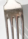 Delcampe - FOURCHETTE ET CUILLERE EN METAL ARGENTÉ - POINCONS - SERVICE DE TABLE - L:18cm                    (050721.40) - Forks