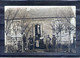 Carte Photo. Famille Devant Sa Maison - Photos