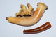 Delcampe - Ancienne Pipe En écume De Mer Sculptée (Meerschaum) Et Ambre Représentant Une Scène De Chevaux XIXème - Meerschaum Pipes