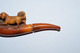 Ancienne Pipe En écume De Mer Patinée Sculptée (Meerschaum) Et Ambre Représentant Une Scène De Chiens XIXème - Pipas En Espuma