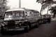 Photo Originale Autocar & Autobus, 2 Autocars Panoramiques & Valises Au Bord De La Route De Claußnitz à Id. Vs 1950/60. - Coches