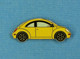 1 PIN'S //  ** NEW BEETLE VOLKSWAGEN / JAUNE ** - Volkswagen