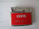 ANCIEN  Briquet  A  ESSENCE   PUBICITEE  LEVIS  BLEU-JEANS - Autres & Non Classés