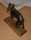 Delcampe - HUND Aus METALL Auf Holzsockel, Alte Figur Bronziert, Gebrauchte Erhaltung Siehe Bilder, Größe ... - Bronzes