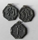 3 Pendentifs En Métal Du Zodiaque Horoscope Chinois Avec Idéogramme Chèvre Coq Et Chien 2003 API TM &C - Pendentifs