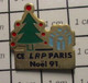 411c Pin's Pins / Beau Et Rare / THEME : NOEL / SAPIN CADEAU COMITE D'ENTREPRISE LRP PARIS - Natale