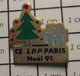 411c Pin's Pins / Beau Et Rare / THEME : NOEL / SAPIN CADEAU COMITE D'ENTREPRISE LRP PARIS - Noël