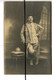 CARTE PHOTO MILITAIRE . CPA . D50 . Équeurdreville . Soldat Avec Un Casque  Qui Pose Pour La Photographie . 22/9/1919 - Equeurdreville
