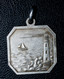 Médaille Pendentif Ancien Années 30 Laiton Argenté "Souvenir De Plage / Voilier - Phare" Bretagne - Pendentifs