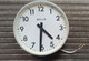 ANCIENNE PENDULE HORLOGE MURALE BRILLIE Industrielle Authentique 24 Cm Vers 1960 's  Gare SNCF  Atelier Usine Loft - Relojes