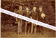 CIRCA 1900 GROUPE DE 4 HOMMES ELEGANCE  HABITS CHAPEAU ET CANNE A LA MAIN 	« DANDY »   VOIR SCANS - Unclassified