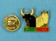 1 PIN'S //  ** MANADES  A-C-N  / VERT ET ROUGE ** - Feria - Corrida