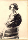 Photo Format 17x12cm Femme Assise Accoudée à Sa Chaise - Madeleine Bouyère Ma Maman - Grande Carte Photo - - Identifizierten Personen