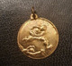 Petit Pendentif En Laiton Embouti (années 20) Récompense De Rugby - Rugby