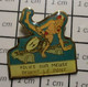 812b Pin's Pins / Beau Et Rare / THEME : SPORTS / NATATION CYCLISME VELO FOLIES SUR MEUSE DEVANT LE PONT - Swimming