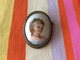 Joli Broche Bombé Ovale Portrait Buste Femme . Limoges France . - Broches