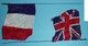 Lot De 2 Anciens Drapeaux France & Royaume Uni Métal Plastique Et Tissu Angleterre Union Jack Bleu Blanc Rouge - Vlaggen