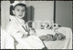 60s AMATEUR PHOTO FOTO ENFANT CHILD GARÇON PLAYING DOLL POUPEE DOCTOR NURSE G29 - Anonymous Persons