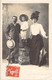 CPA Photo De Famille - Les Parents Et Leur Enfant - Grand Chapeau Et Parapluie - - Photographie