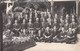 CPA Photo De Groupe - Photo De Classe Dans Un Décor Végétal - Photographie