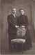 CPA Photo De Couple - Homme Et Femme Habillés En Noir - Photographie