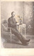 CPA Photo Portrait - Homme Habillé En Noir En Civil - Photographie