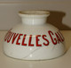 Delcampe - *ANCIEN ENCRIER PORCELAINE PUBLICITE NOUVELLES GALERIES COGNAC Jus De Grenier    E - Inktpotten