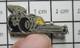 1316b Pin's Pins / Beau Et Rare / THEME : SPORTS : AUTOMOBILE ESPECE DE DRAGSTER C'est L'heure De La Perrot ! - Automobile - F1