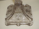 Delcampe - *JOLI ANCIEN BOUGEOIR CRISTAL PORTIEUX FLEURS De LYS Binet Forme Tour CHATEAU  E - Chandeliers, Candélabres & Bougeoirs