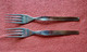 Lot De 2 Jolies Fourchettes Metal U.T.A. Airlines - Cutlery