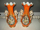 O2 / RARE Paire De Vases Orange Décor Floral Porcelaine Faïence Vieux Bruxelles - Altri & Non Classificati