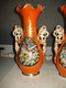 O2 / RARE Paire De Vases Orange Décor Floral Porcelaine Faïence Vieux Bruxelles - Altri & Non Classificati