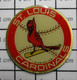 1122 Pin's Pins / Beau Et Rare / THEME : SPORTS / EQUIPE DE BASE-BALL ST LOUIS CARDINALS OISEAU ROUGE - Béisbol