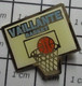 3119 Pin's Pins / Beau Et Rare / THEME : SPORTS / BASKET PANIER BALLON CLUB VAILLANTE - Basketball