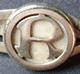 Ancienne BROCHE à Cravate - Environ L.4.5 Cm Et H.1.5 Cm - Lettre " R " - Métal Argenté , Peint ? "SUPERFIX" - Vers 1900 - Autres & Non Classés