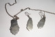 Set. PENDANT WITH CHAIN + EARRINGS. FINISH. VINTAGE. Decoration. - 11-12 - Colliers/Chaînes