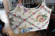 Delcampe - Petit Sac à Main Beige Tapisserie Fleurs Style Petit Point De Vienne Et Perles - Alfombras & Tapiceria