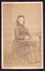 PHOTO CDV MONTEE -  DAME RICHE - ROBE BRODEE - MODE - CHAPEAU - MEUBLE  Photographie DAVELUY Bruges - Antiche (ante 1900)