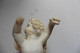 Delcampe - Bibelot Figurine Ange Blanc Ailé Sculpté Céramique Stuc Ou Résine Façon Plâtre - Objet Décoration Vitrine - People