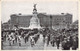 CPA - ENGLAND - LONDON - VICTORIA MEMORIAL - BUCKINGHAM PALACE And GUARDS - Animée - Buckingham Palace