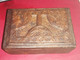 ANCIENNE JOLIE BOITE EN BOIS RECOUVERTE DE CUIR BEAUX MOTIFS Non Nettoyé - Cajas/Cofres