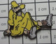 911B Pin's Pins / Beau Et Rare / THEME : BD BANDE DESSINEE / PERSONNAGE MOEBIUS BANDARD FOU EN GRANDE FORME Par SAGGAY - Fumetti