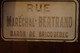 PLAQUE EMAILLEE DE RUE Ancienne - Rue Du Maréchal-Bertrand (Baron De Bricquebec) - Indicazioni