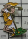 911B Pin's Pins / Beau Et Rare / THEME : BD / DESSIN ANIME OLIVE OIL FIANCEE DE POPEYE JOUANT AU GOLF - Fumetti