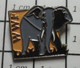 911b Pin's Pins / Beau Et Rare / THEME : ANIMAUX / WWF ELEPHANT EN COLERE - Dieren