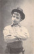 CPA - ENFANT - Tyrolien En Costume Les Bras Croisés - Chapeau à Plume - Dos Non Divisé - Portraits